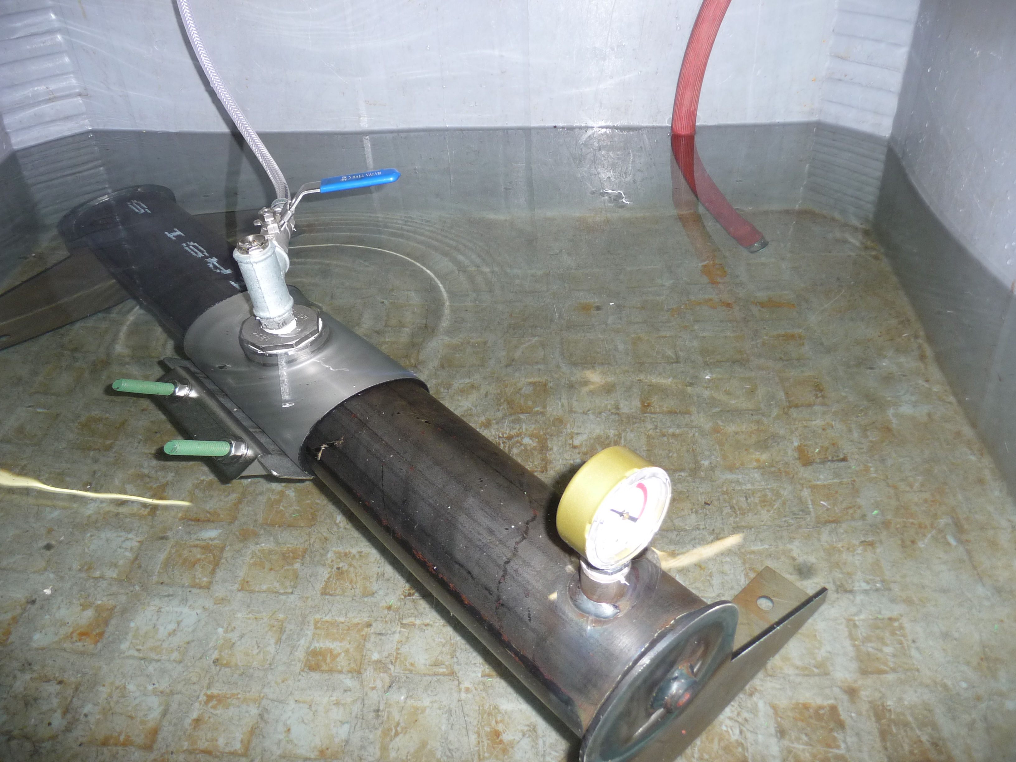 Leschhorn LS1-19-23-150-NBR-LUFT-V4A Edelstahl-Reparaturschellen einteilig, Spannbereich 19-23, max. Beschädigungslänge 30mm, PN 16 bar Wasser PN 10 bar Gas; BL 150; NBR; Material 1.4571 (V4A, AISI 316) - LS1 Drucktest