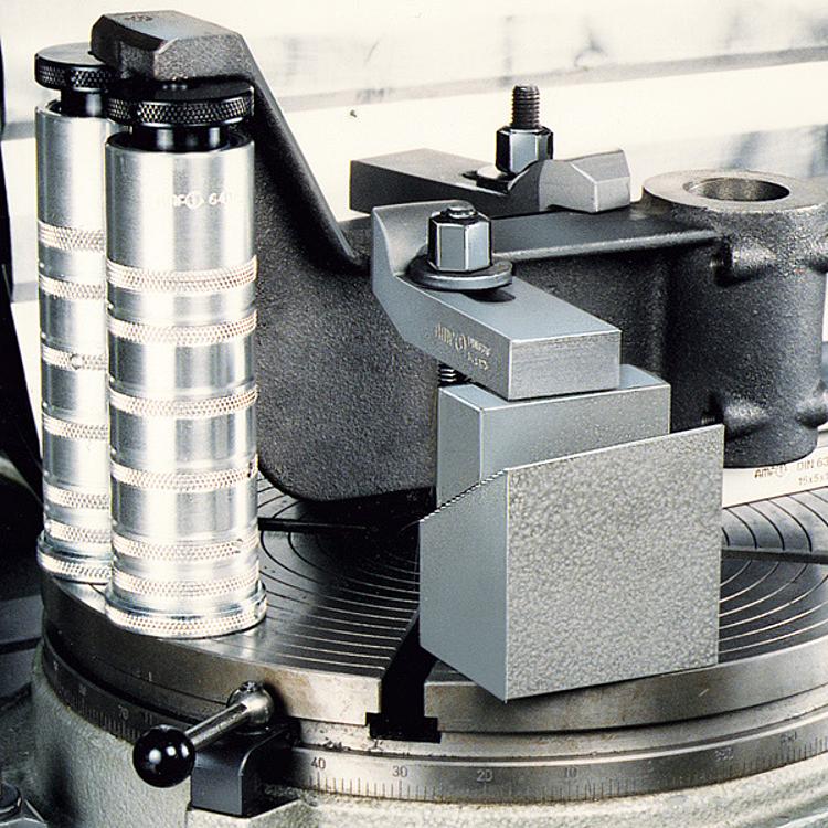 AMF 6406-10 Alu-Schraubbock mit Späneschutz, Größe : 10, H min.: 75, H max.: 88, F max.: 30* kN - LE 6406 Alu-Schraubbock mit Spaeneschutz -Anwendung