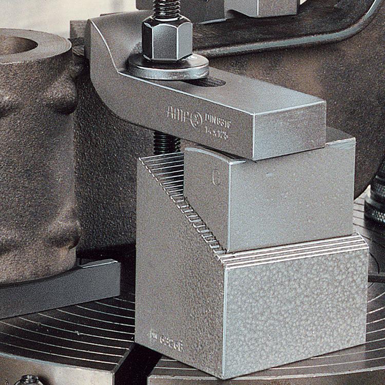 AMF 6316-22x200 Spanneisen, gekröpft, für   Spannschraube   metr.: M20 M22, für   Spannschraube   Zoll: 3/4, A: 30 - DIN 6316 Spanneisen - gekroepft-Anwendung