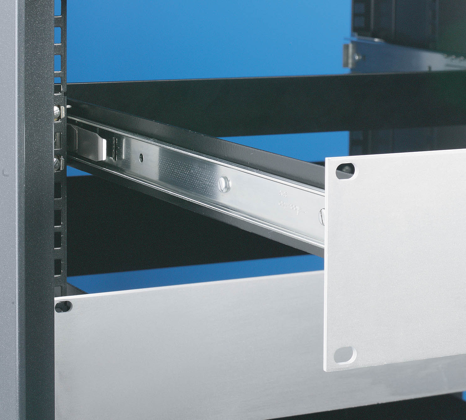 Accuride DZ0204-0018 Teleskopschienen 75% Teilauszug, 9,5x35,3, SL 457, TR 329, 55kg, hell verzinkt - 0204 Accuride Teleskopschiene Anwendungsbeispiel