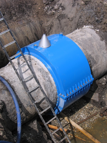 Leschhorn LS2-SB-DN 100 Übergangskupplung, Seite A min. RohrØ= 113 mm, Seite B max. RohrØ= 129 mm, KapselØ= 190 mm, Kapsellänge= 300mm, Druck PN16, Material: Edelstahl 1.4301, Dichtung EPDM, Oberflächenschutz gebeizt und passiviert. - LS2-TK Muffenverbindung