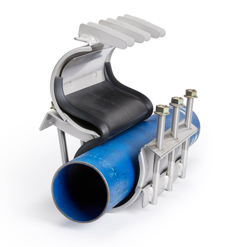 LE71497 FRK 121-144-215-EPDM-A2 flexible Reparaturkupplung, Baulänge 215, Spannbereich 121-144 mm, Druck PN 24, Winkellage max. 8°, Rohrdistanz max. 145 mm, Rohrdifferenz D1zuD2 max. 10 mm, Dichtung EPDM, Material 1.4301 (304), Temperatur -30°C bis 60°C - LE FRK flexible zweiteilige Rohr Reparaturkupplung-Montagebild