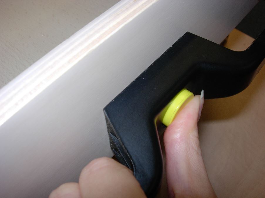 Accuride DBHAND-2 Verriegelungshebel mit Einhalterungsmechanismus 1x Hebel und Druckknopf gelb, 2x Stütz- Verriegelungsblöcke, Stifte, Knopfdruck-Kraft: 120N - Accuride DBHAND push small