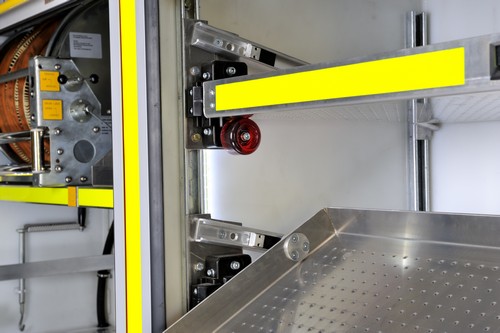 Accuride DA4190-0060-4 600mm  Alu- Schiene Kippwinkel wird bei der Montage eingestellt - Accuride Da4190 Teleskopschiene mit Kippsystem - Feuerwehrauto Anwendungsbeispiel3