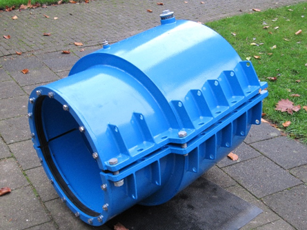 Leschhorn LS2-SB-DN 100 Übergangskupplung, Seite A min. RohrØ= 113 mm, Seite B max. RohrØ= 129 mm, KapselØ= 190 mm, Kapsellänge= 300mm, Druck PN16, Material: Edelstahl 1.4301, Dichtung EPDM, Oberflächenschutz gebeizt und passiviert. - LS2-TK Transitional Kupplung mit Entlueftung