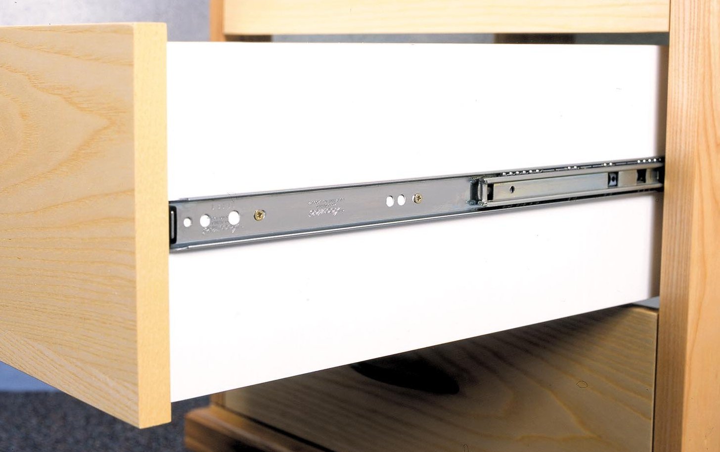 Accuride DZ2601-0015 Teleskopschienen 100% Vollauszug, 12,7x26,3 SL 150,TR 147,5, 12kg, hell verzinkt - 2601 Accuride Teleskopschiene