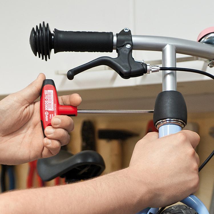 AMF 906QE-10x100 Sechskantschraubendreher (mm) mit ergonomischen 2-Komponenten-Quergriff, SW: - Zoll, B: 100, L: 138 - LE 906QE Sechskantschraubendreher -mm- mit ergonomischen2-Komponenten-Quergriff-Anwendung