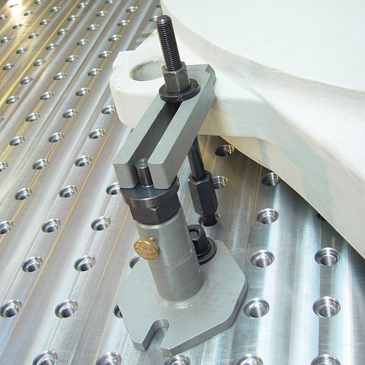 AMF 6315GN-11x125 Gabelspanneisen mit Nase, für   Spannschraube   metr.: M10, für   Spannschraube   Zoll: 3/8, A: 20 - LE 6315GN Gabelspanneisen mit Nase -Anwendung